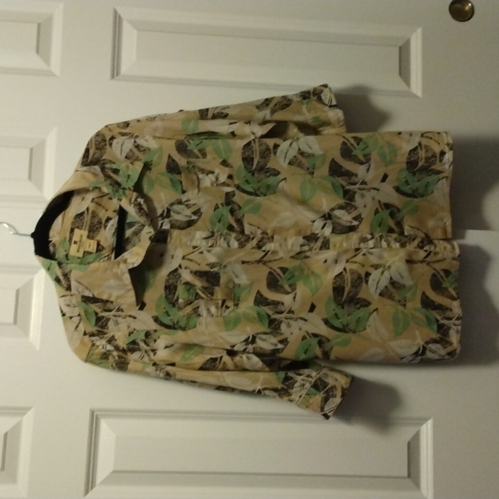 XL Women's Shirt Two Pocket 3/4 Sleeve w/Roll Tab Beige/Black/Green Leaf Design
